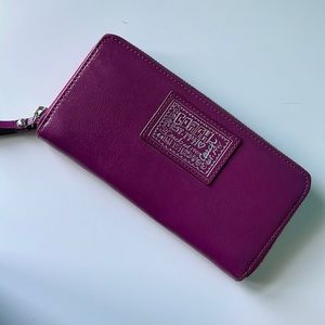 Coach wallet! Purple Patent! Beautiful 😍 EUC